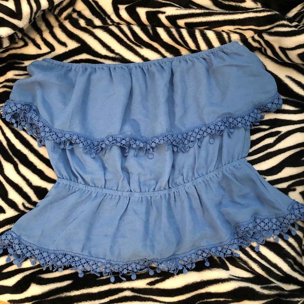 One shoulder crop top in large